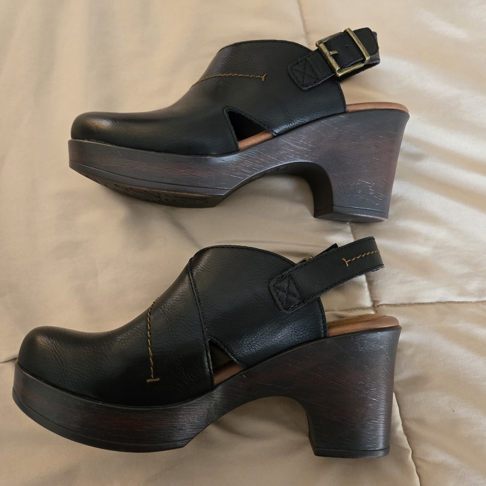 boc Black Clogs with Chunky Heel and Adjustable Strap